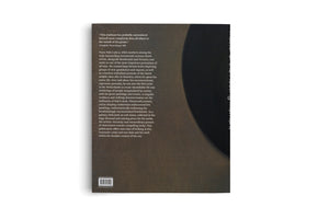 Die Rückseite eines dunkelbraunen Buches auf weißem Hintergrund. Auf der linken Seite befindet sich ein weißer Textblock über den Künstler Frans Hals, darunter ein Barcode und eine ISBN. Die rechte Seite zeigt einen dunklen Ausschnitt aus einem Gemälde.