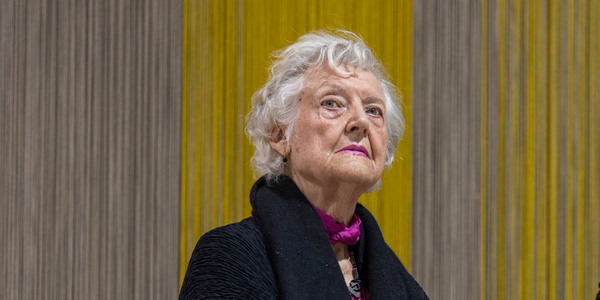 SHEILA HICKS IM GESPRÄCH MIT ROBERT STORR