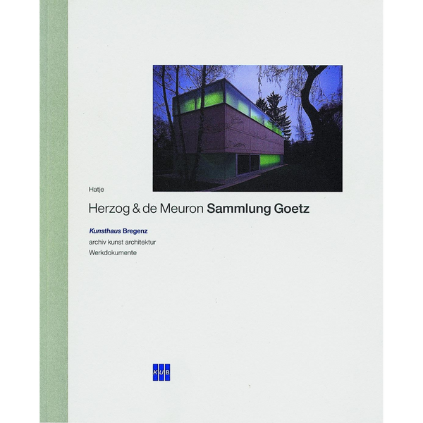 Das Buchcover zu Herzog & de Meuron Sammlung Goetz zeigt das Gebäude der Sammlung bei Nacht, von innen grün beleuchtet.