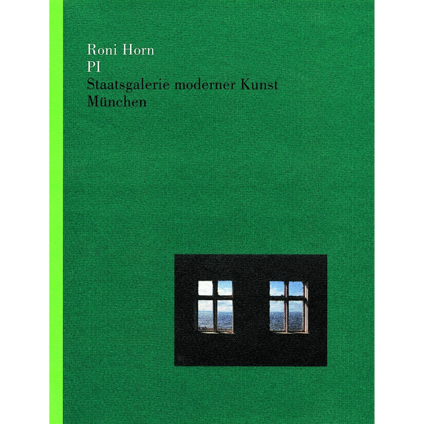 Grünes Cover des Ausstellungskatalogs Roni Horn PI mit einem Foto von zwei Fenstern, die auf das Meer blicken.