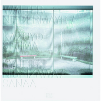Ein Buchcover in kühlen Grüntönen zeigt eine Fotografie eines Parks. Darüber liegen in großen, erhabenen Buchstaben die Namen Walter Niedermayr, Kazuyo Sejima, Ryue Nishizawa und SANAA.