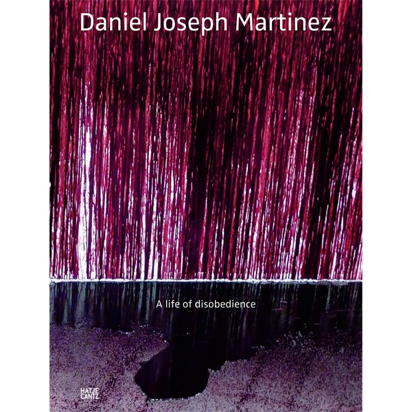 Das Buchcover von Daniel Joseph Martinez, A life of disobedience, zeigt vertikale, magentafarbene Linien über einer dunklen, texturierten Oberfläche.