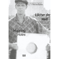 Das Schwarz-Weiß-Cover des Buches Löcher der Welt / Mapping Holes von Ulrich Strothjohann. Ein Mann hält ein weißes Rechteck, auf dem ein großer grauer Kreis abgebildet ist.