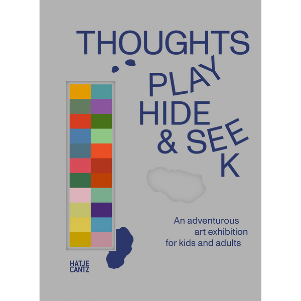 Ein graues Buchcover mit dem Titel THOUGHTS PLAY HIDE & SEEK in verspielten blauen Buchstaben. Links ist eine vertikale Leiste mit bunten Quadraten abgebildet.