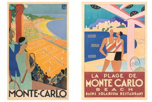 Zwei nebeneinander stehende Vintage-Reiseplakate für Monte-Carlo im Art-déco-Stil. Das linke Plakat zeigt eine erhöhte Ansicht von Tennisplätzen am Meer, beobachtet von einem Paar im Vordergrund. Das rechte Plakat zeigt ein Paar in Badebekleidung am Strand, mit einer Stadt am Hang im Hintergrund.