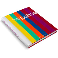 Ein Buch mit dem Titel Richard Paul Lohse liegt schräg auf einem weißen Hintergrund. Das Cover ist mit breiten, bunten, vertikalen Streifen in Gelb, Grün, Orange, Blau und Rot gestaltet. Der Titel ist in weißer Schrift auf dem Cover und in lila Schrift auf dem weißen Buchrücken abgebildet.