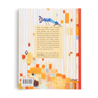 Die Rückseite eines Buches mit einer bunten, abstrakten Illustration im Stil von gewebten Mustern in Orange- und Gelbtönen. In der Mitte befindet sich ein Textfeld mit einer Zusammenfassung des Inhalts, darüber ein stilisierter blauer Vogel. Unten links sind ein Barcode und eine ISBN abgebildet.
