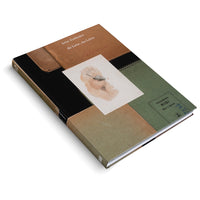 Ein schräg von oben fotografiertes Buch mit dem Titel Irène Zurkinden, die Liebe, das Leben. Das Cover ist als Collage aus braunen, schwarzen und grünen Papierelementen gestaltet. In der Mitte befindet sich die Abbildung einer Aquarellzeichnung eines weiblichen Torsos.