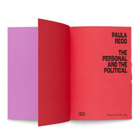 Ein aufgeschlagenes Buch mit einem lila Einband und einer leuchtend roten Titelseite. Auf der roten Seite steht in schwarzer Schrift der Titel Paula Rego, The Personal and the Political, sowie die Namen Hatje Cantz und Museum Folkwang.